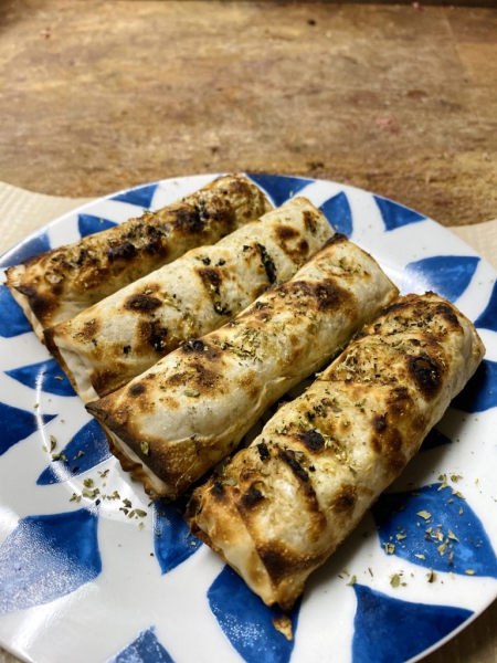 Τυροπιτάκια στα κάρβουνα